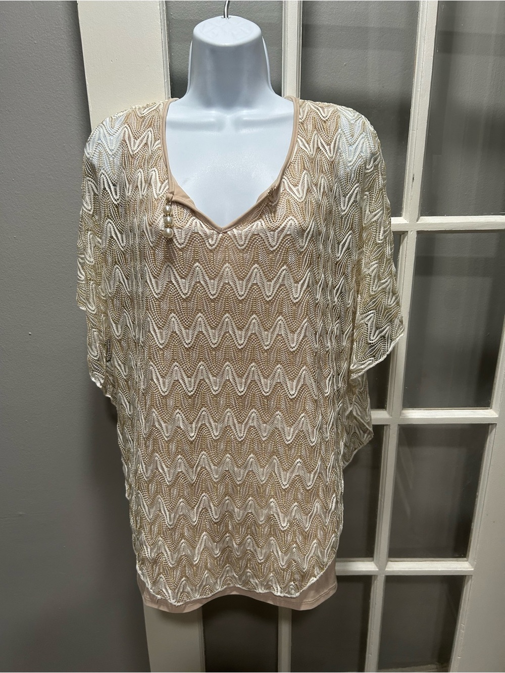 Beige & White Wave-Pattern Knit Tunic Top